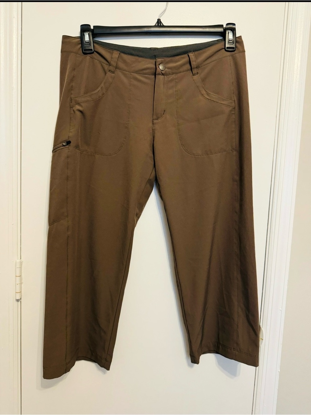 Patagonia Happy Hike Capris in an earth-brown Size 8